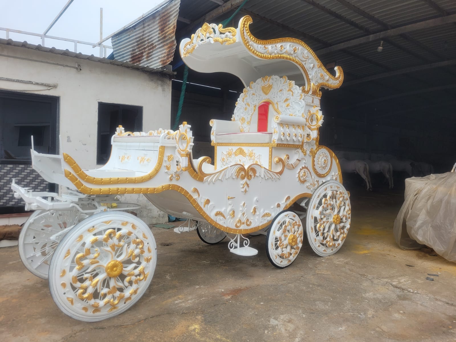Sahi White 6 Wheel Bagi horse bagi photo 2 - Anand Gujarat